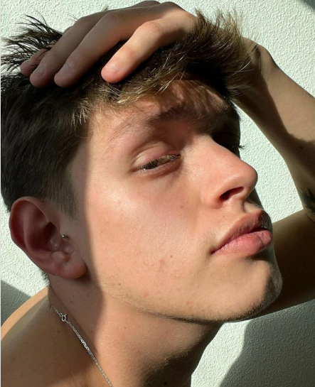 <em>Alex L.</em>